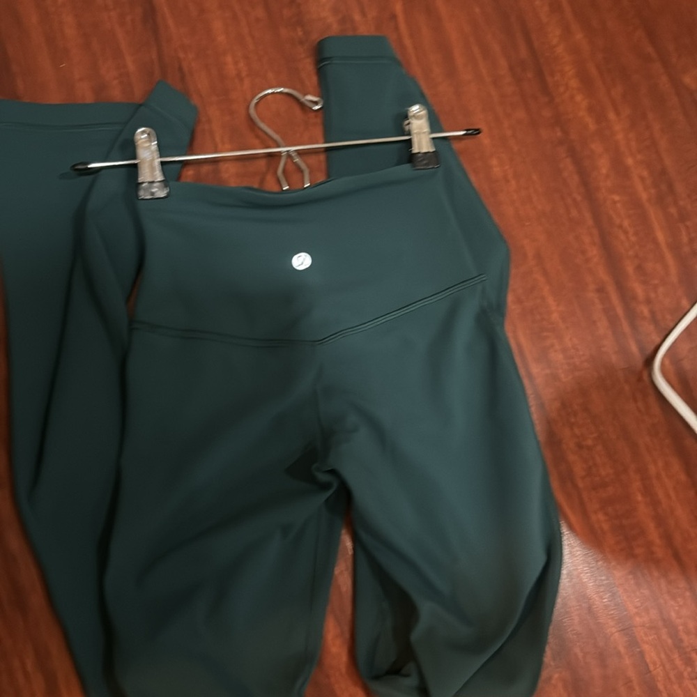 Lululemon - Picture 5 of 8